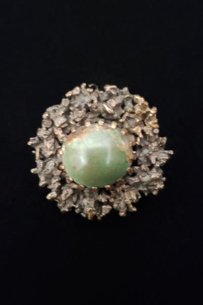 1920s Vintage Small Gold Tone Wreath w/ Green Agate Cabochon Center Brooch