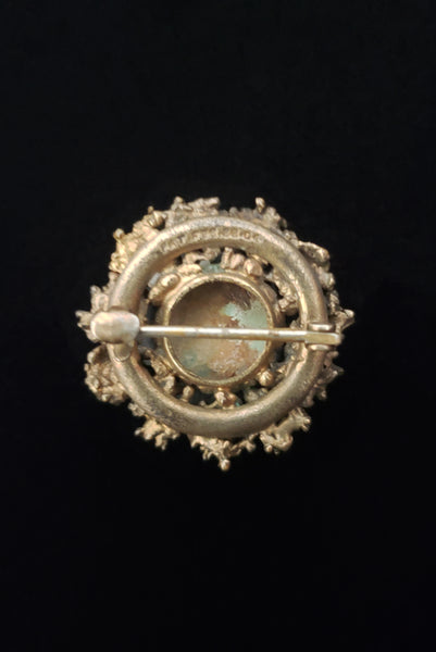1920s Vintage Small Gold Tone Wreath w/ Green Agate Cabochon Center Brooch