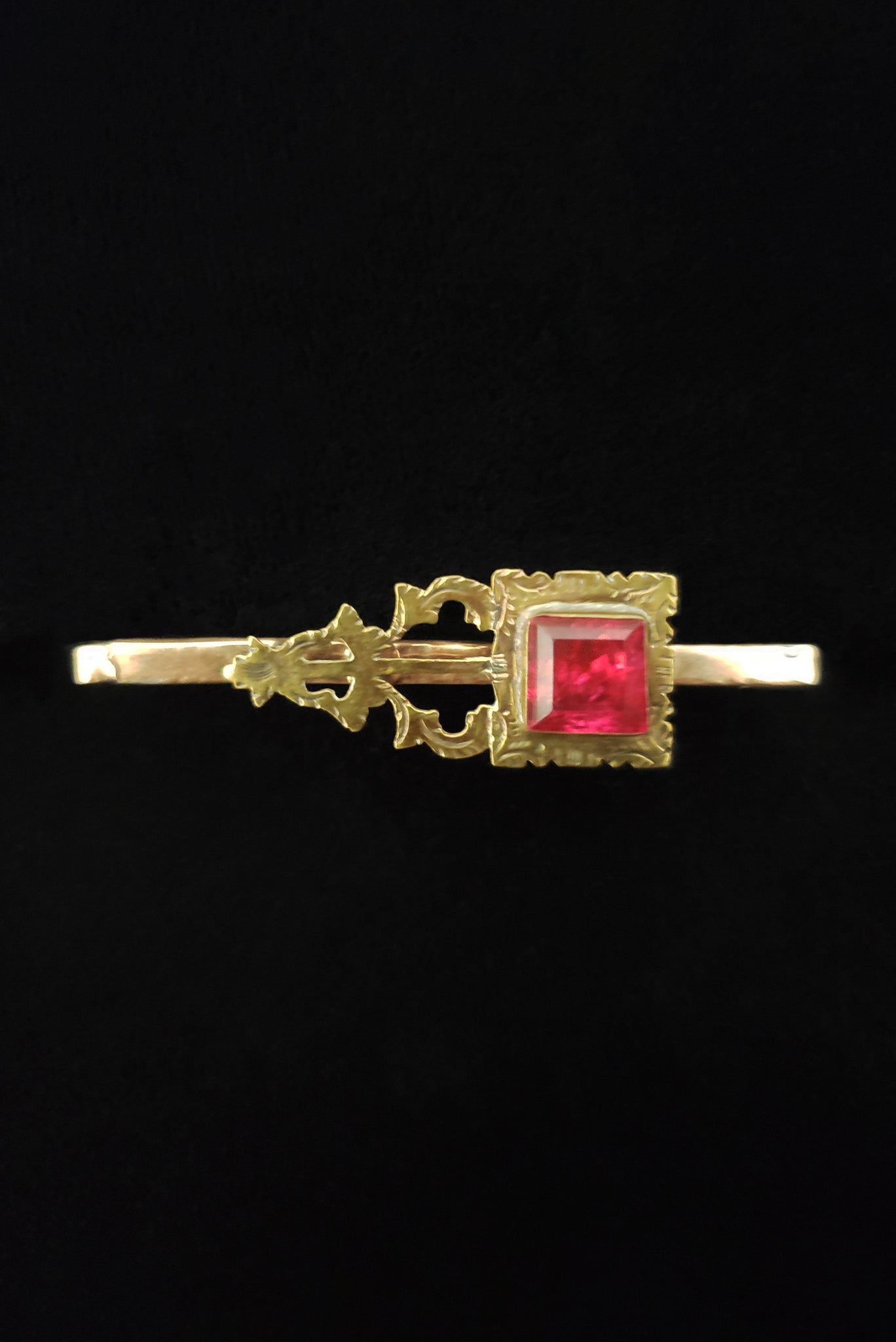 1920s Vintage Gold Tone Engraved Bar Brooch w/ Square Cut Red Ruby