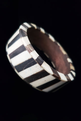 1970s Vintage Striped Mosaic Cream and Brown Horn Sliced Bangle Bracelet