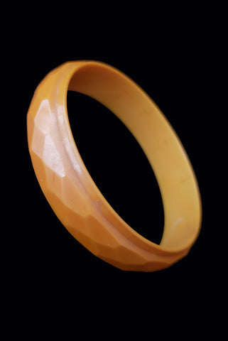 1930s Vintage Faceted Carved Butterscotch Bakelite Bangle Bracelet