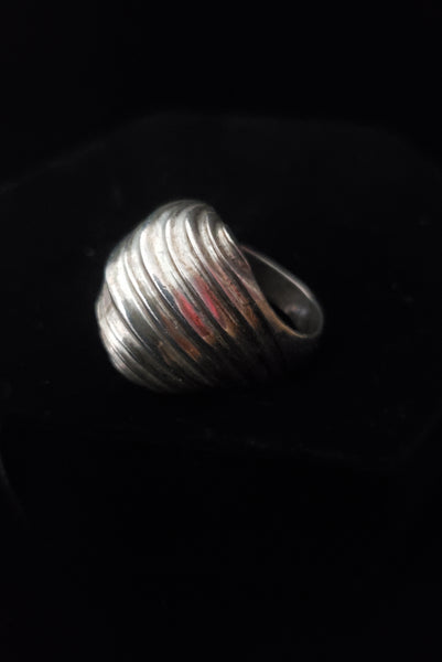 Vertical side view of 1980s vintage 925 sterling silver modernist wavy groove dome ring, size 8.25.