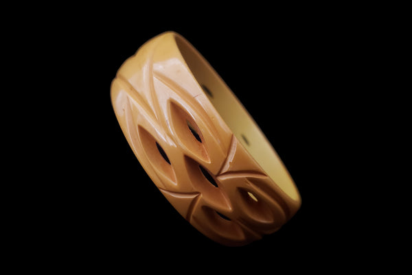 1930s Vintage Carved and Pierced Corn Yellow Bakelite Bangle