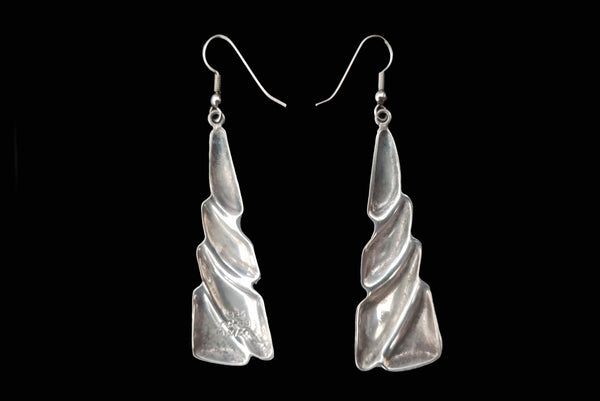Horizontal back view of 1980s vintage Taxco two-tone 925 sterling silver and brass triangular fish hook pierced drop earrings.