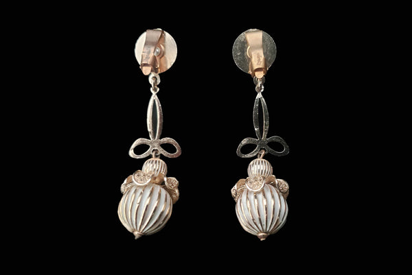 Horizontal back view of 1960s vintage champagne gold metal and white painted beaded drop clip-on earrings by Globus.