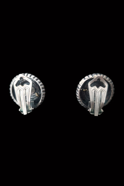 Vertical back view of 1990s vintage Flli Menegatti 925 sterling silver and 14k gold round fluted tow-tone clip-on earrings.