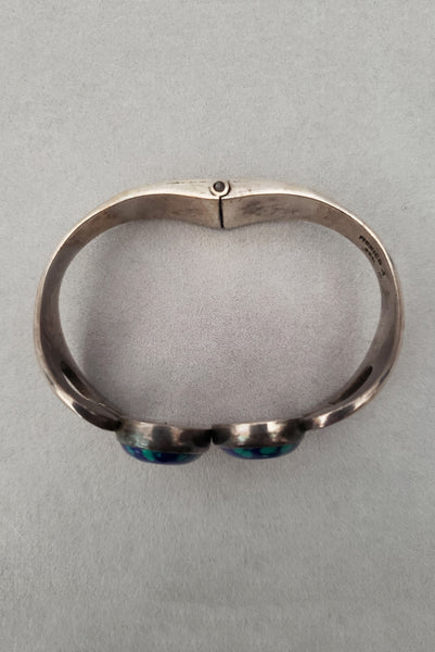Vertical top view of 1980s vintage Taxco 925 sterling silver and blue green azurite oval cabochon clamper bracelet.