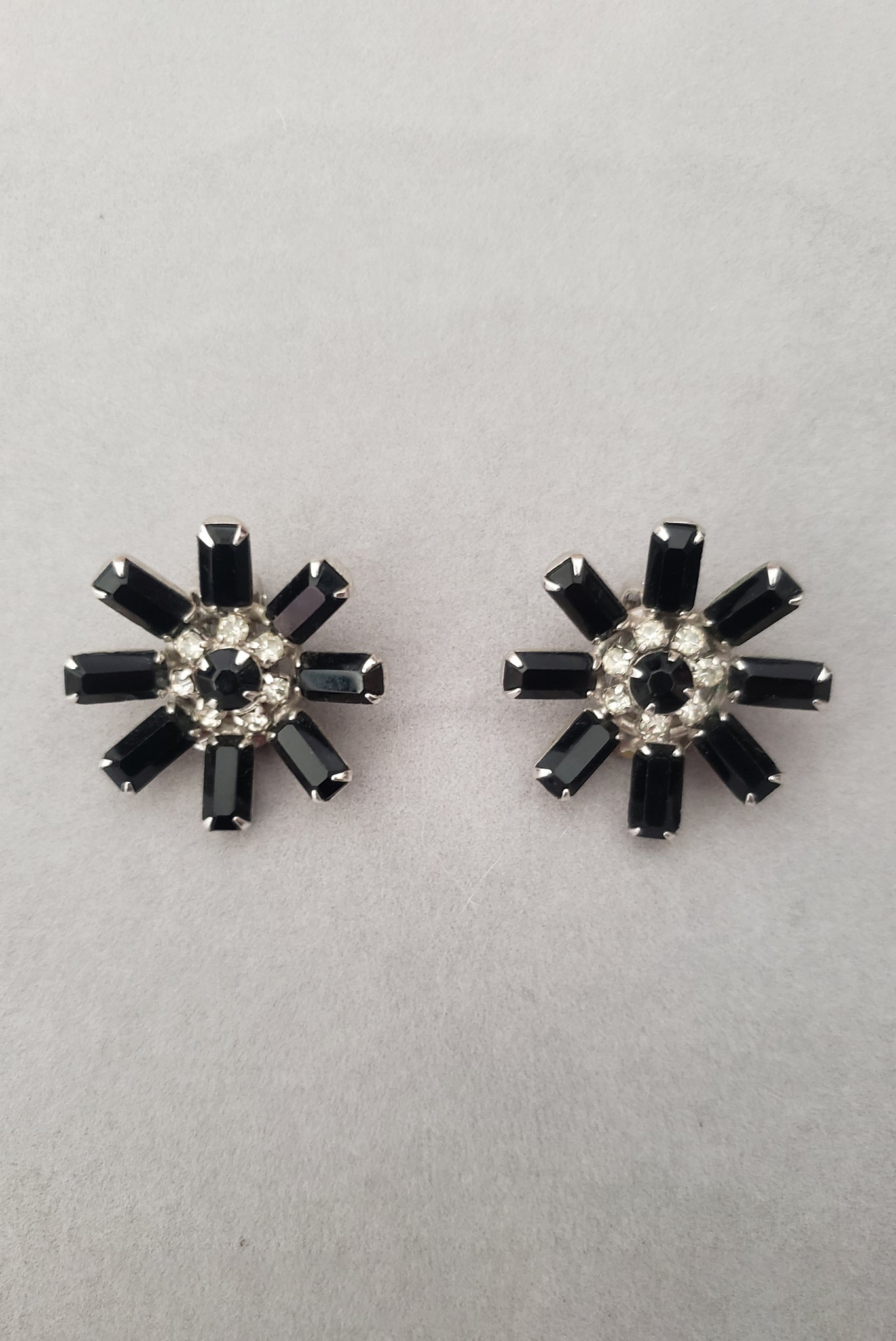 1950s Vintage Black and Clear Rhinestone Flower Clip-On Earrings