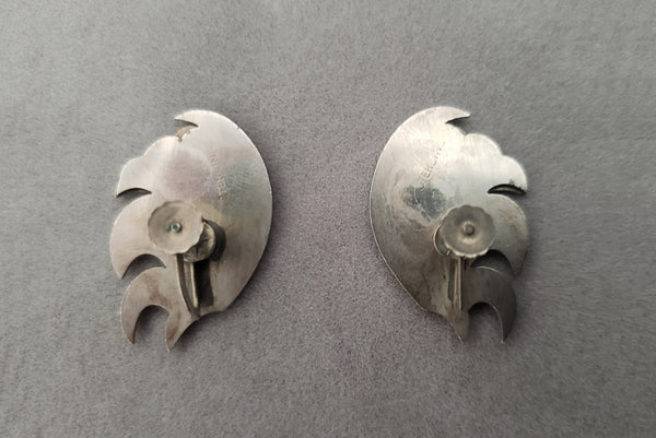 Horizontal back view of 1940s vintage 925 sterling silver feather fan screw back earrings.