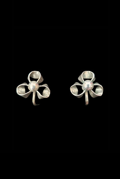 Vertical front view of 1940s vintage 925 sterling silver triple loop ribbon screw back earrings.