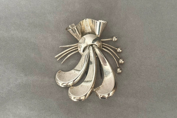 Horizontal front view of 1930s vintage 925 sterling silver rhodium plated Modernist botanical fur clip by Napier.