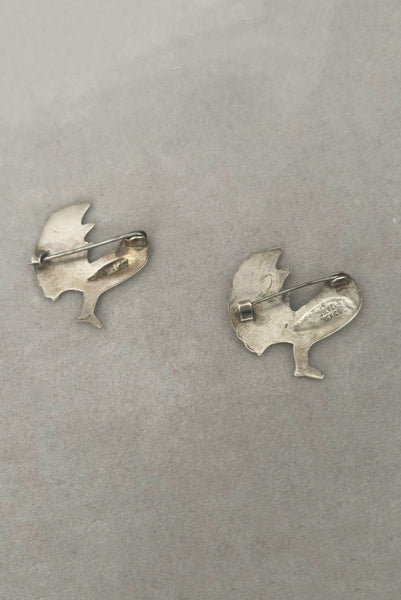 Vertical back view of 1930s vintage Mexican sterling silver pair of bird brooches.