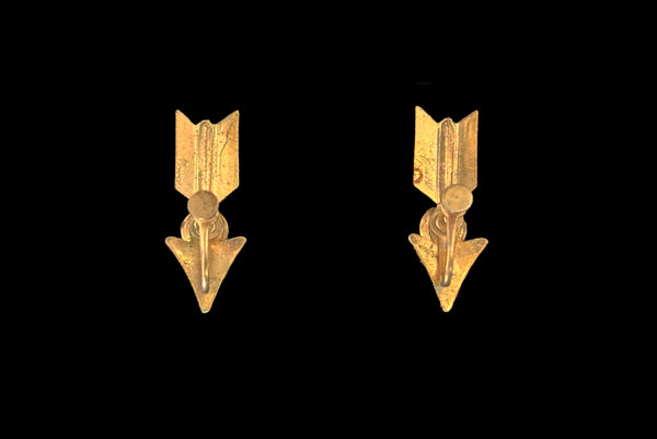 Horizontal back view of 1940s vintage round pink rhinestone and warm gold tone arrow screw back earrings by Coro.