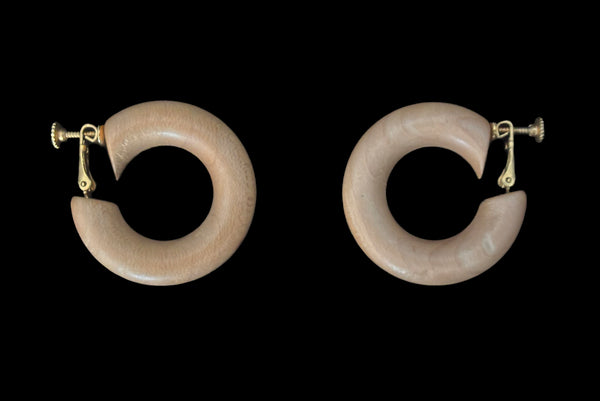 Horizontal side view of 1980s vintage blonde and dark brown two tone wood hoop clip-on adjustable earrings.