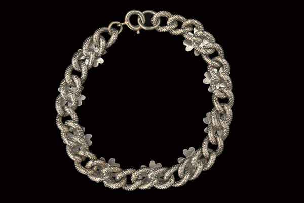 Horizontal back view of 1960s vintage champagne gold tone four leaf clover lucky charm link bracelet.