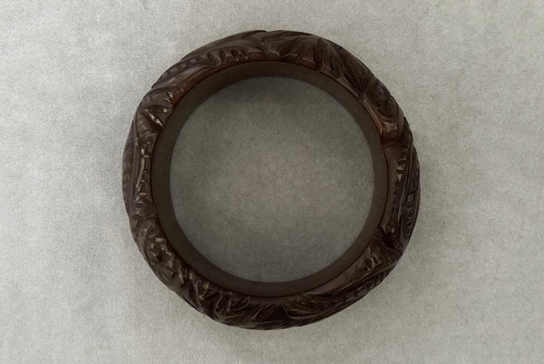 Horizontal bottom view of 1930s vintage novelty octopus sea life carved green Bakelite statement bangle bracelet.