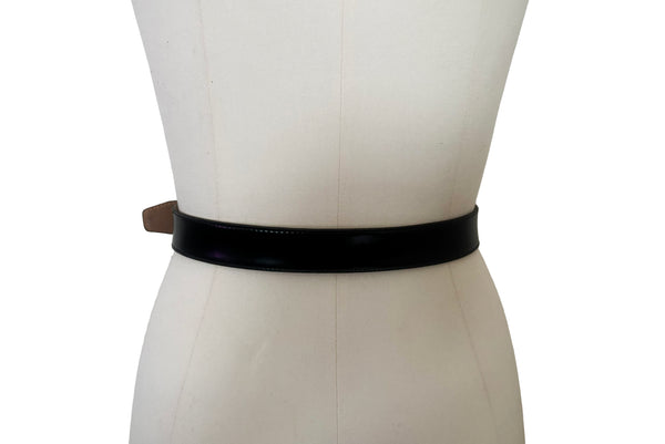 Back view of 1990s vintage black leather and gold chain buckle designer belt by Ellen Tracy, size extra small to small.