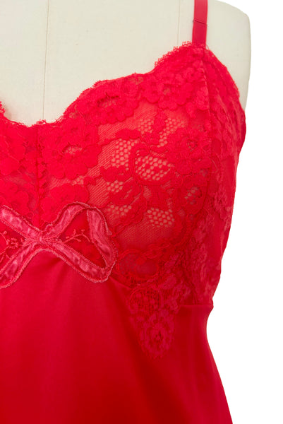 Bodice detail view of 1950s vintage crimson red nylon and lace full slip by Van Raalte, small to medium. Showing the floral lace bust and red satin bow applique.