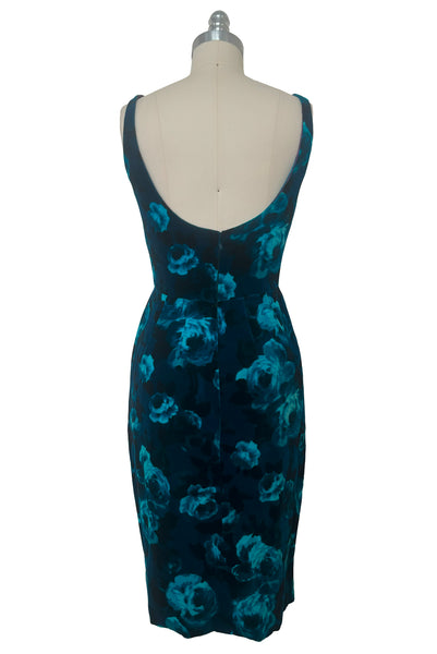 Dress back view of 1950s vintage teal and turquoise blue floral velvet dress and jacket set by Lillie Rubin, size extra small to small. Showing the low scoop back, sleeveless sheath silhouette with pencil skirt.