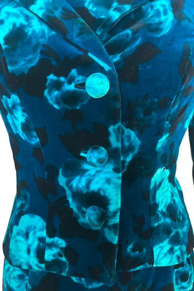 Detail view of 1950s vintage teal and turquoise blue floral velvet dress and jacket set by Lillie Rubin, size extra small to small. Showing a close-up of the three button jacket with bound buttonholes, and half round buttons with some staining.