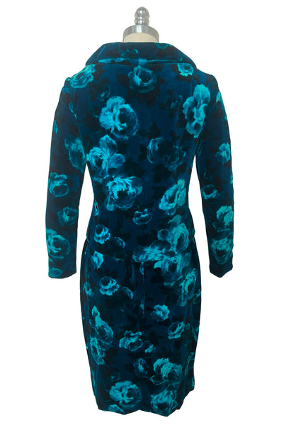Back view of 1950s vintage teal and turquoise blue floral velvet dress and jacket set by Lillie Rubin, size extra small to small. Showing the standing collar, long sleeves, and slim pencil silhouette.