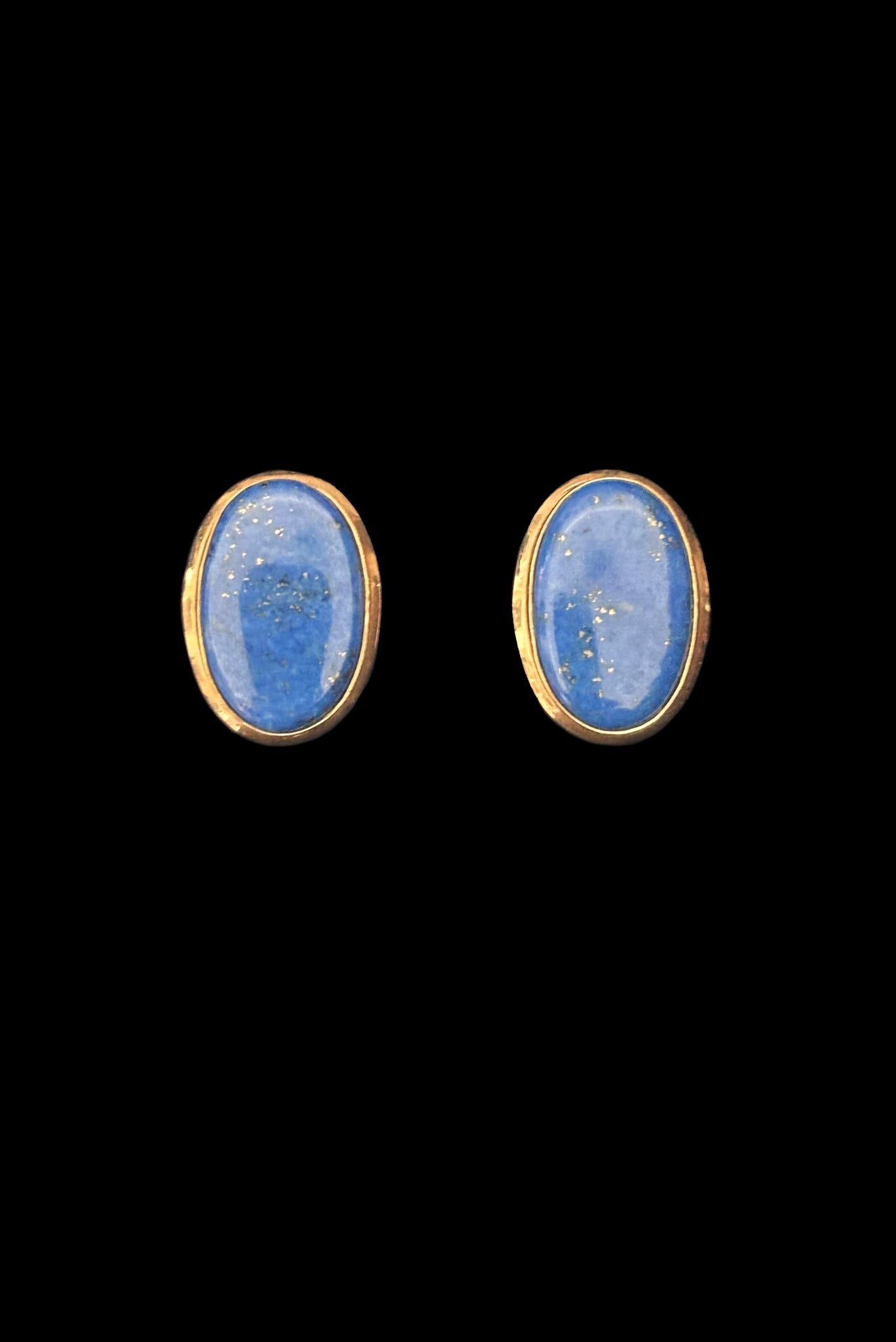 Vertical front view of 1980s vintage 10kt gold and blue lapis lazuli oval stud earrings.