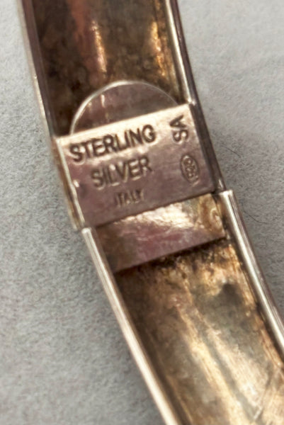 Detail view of 1970s vintage stripe engraved Italian 925 sterling silver bangle bracelet made in Salerno, Italy. Showing the back of the clasp with a "Sterling Silver/Italy/925/SA" stamp.