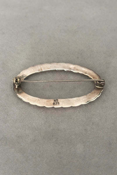 Vertical back perspective view of 1980s vintage 925 sterling silver twisted rope design oval brooch/pin by Nida Factory. Showing the ND 925 stamp.