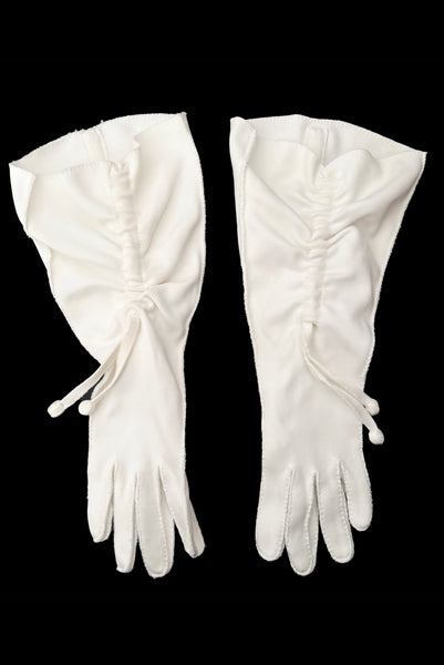 Vertical front gathered view of 1930s vintage cream mid length gathered tie detail gauntlet gloves, by Picairdy Stitch.