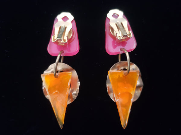 1980s Vintage Hot Pink and Orange Plastic Post Modern Clip-On Earrings